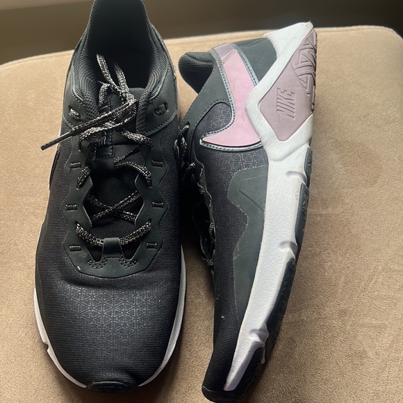 Nike running shoes - Picture 3 of 3